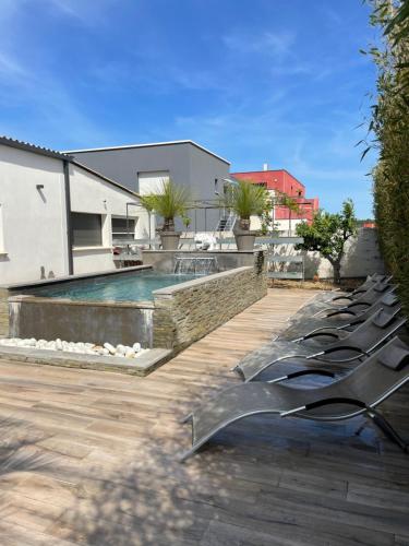 Swimming pool, L'Atypique near le coup de fourchette