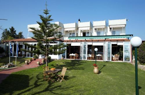 . Evoikos beach & resort