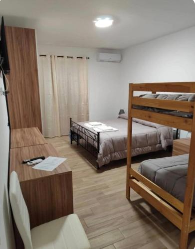 1 queen bed, 1 bunk bed