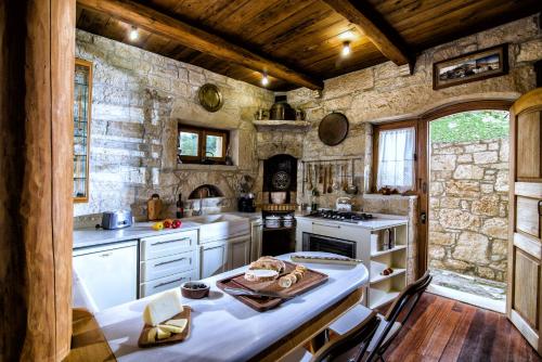 Panoramic View Villa in OliveGroves in Krousonas