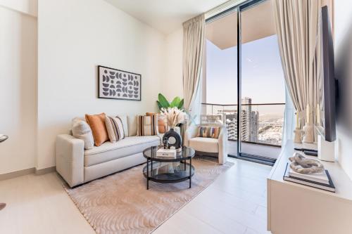 City Views 1BR Near Community Park with Private Balcony, Binghatti House, Jumeirah Village Circle by Deluxe Holiday Homes, Dubaj