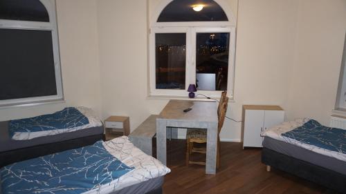 2 double beds, 2 twin beds