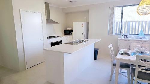 Eglinton Elegance - Hamptons Retreat in Eglinton