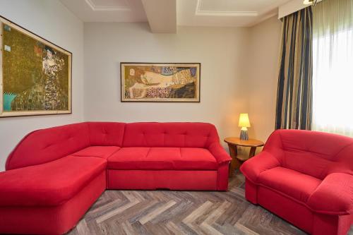 Iris Hotel - image 3