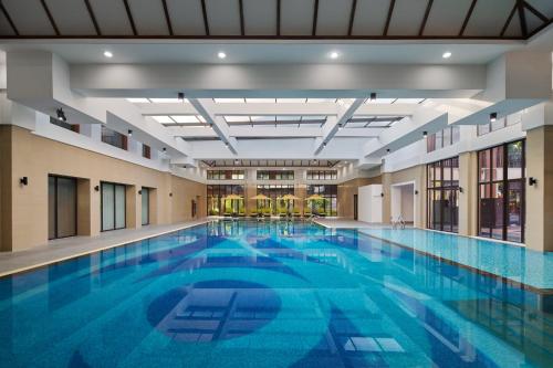 Úszómedence, InterContinental Xishuangbanna Resort By IHG in Xishuangbanna
