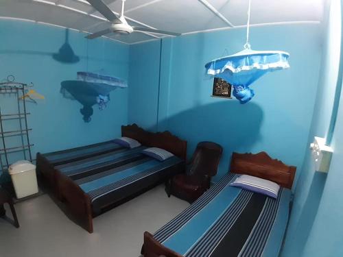 2 twin beds