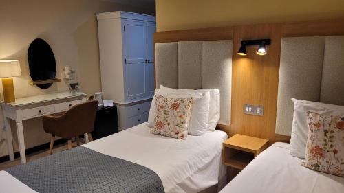 Twin room, private bathroom