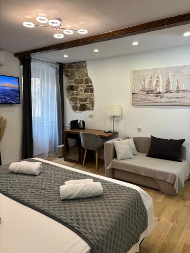 Palace Luxury Room, Split (photo 8)