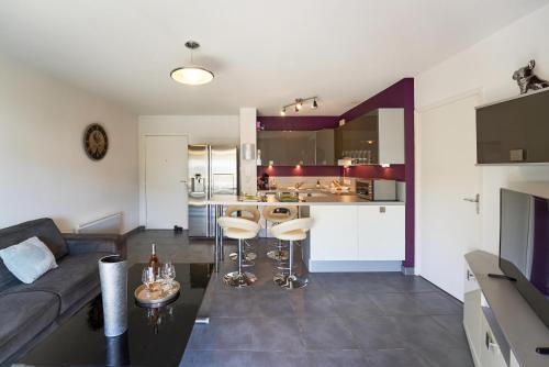 مطبخ, Les Vergers - Calme, Piscine, Parking & Terrasse in La Valette-du-Var