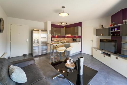 مطبخ, Les Vergers - Calme, Piscine, Parking & Terrasse in La Valette-du-Var