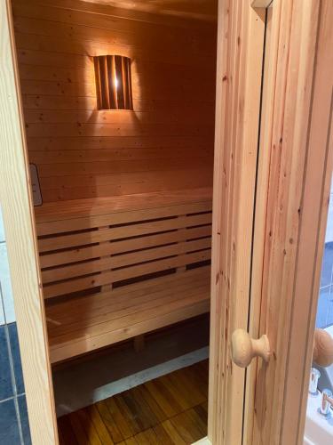 Sauna, Moderne Rorbu helt i sjøkanten in Valevag