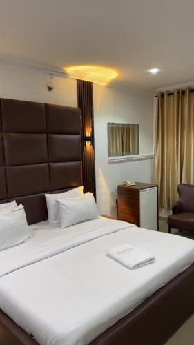 Quarters Inn & Suites