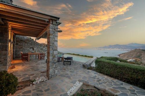 Almiriki, Private Haven with Pool & Stelida's Best Views Almiriki, Private Haven with Pool & Stelida's Best Views