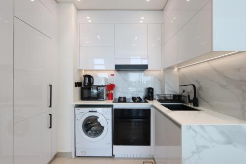Livbnb-Urban Getaway 1BHK with JVC Skyline View, Дубай (фото 5)