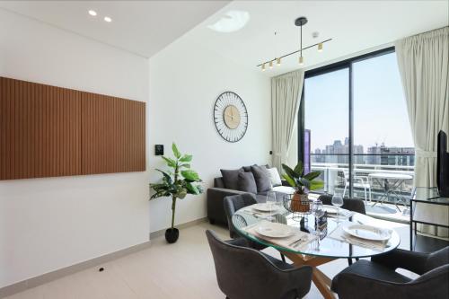 Livbnb-Urban Getaway 1BHK with JVC Skyline View, Дубай (фото 9)
