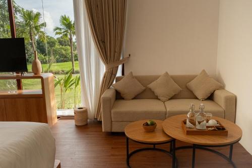 Suite with Garden View image 9