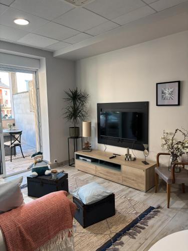 Superior One-Bedroom Apartment