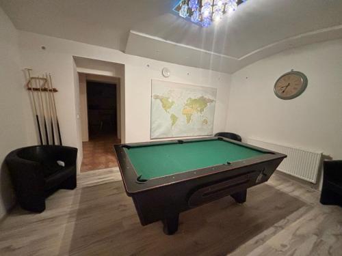3 Bed Flat - Sleeps 20 - Smoking room - Wifi, Praha (fotografie 10)