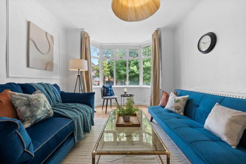 Spacious 5 Bed Home in Birmingham by 53 Degrees Property, Ideal for Business Stays, FREE Parking! gîte à louer Bournville