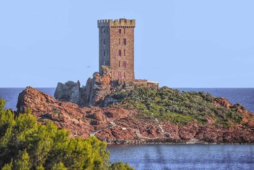 Nearby attraction, Appartement neuf, climatise et au calme a Frejus Plage near Porte d'Orée