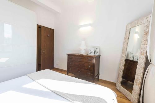 One-Bedroom Apartment image 8