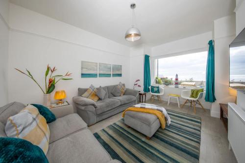 Absolute Beachfront with Decked Garden Oasis and Views, Bognor Regis (foto 3)