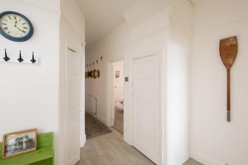 Absolute Beachfront with Decked Garden Oasis and Views, Bognor Regis (foto 9)