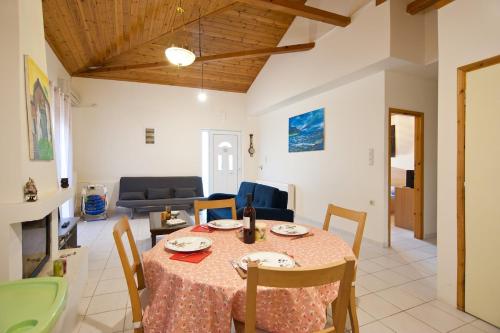Villa Elli 1 Beach front with garden in Itea