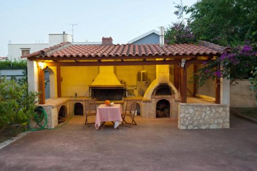 Villa Elli 1 Beach front with garden in Itea