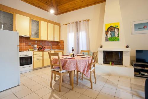 Villa Elli 1 Beach front with garden in Itea