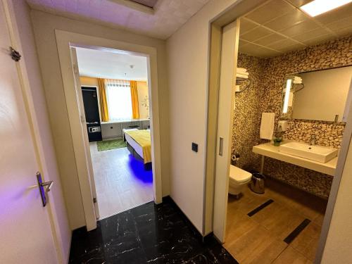 Tempo Suites Airport - image 13