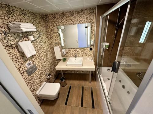 Tempo Suites Airport - main image