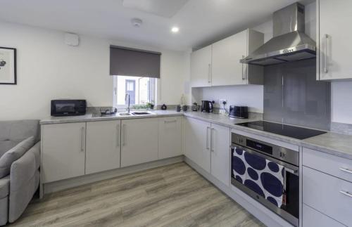 Stylish & Modern Flat 2 Min Walk to Ashford Outlet, Ashford (photo 4)