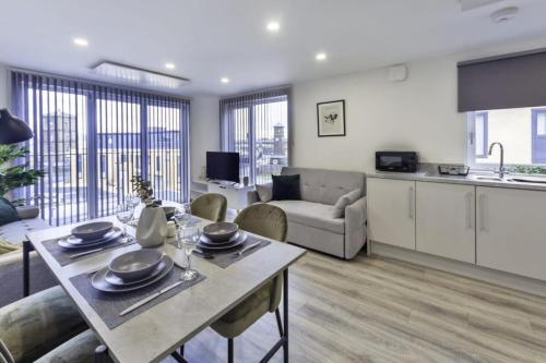 Stylish & Modern Flat 2 Min Walk to Ashford Outlet, Ashford (photo 11)