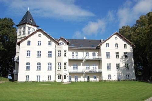 Lotte im Schloss in Hohen Niendorf, Deutschland