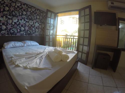 16 bedrooms, 19 beds