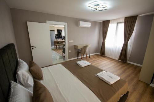 Luxury Life Suites - image 7