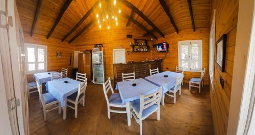 Bujtina Shpella e Plakës Çerçan (Bujtina Shpella e Plakes Cercan) in Labinot-Fushë