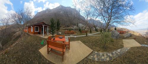 Bujtina Shpella e Plakës Çerçan (Bujtina Shpella e Plakes Cercan) in Labinot-Fushë