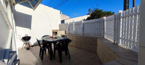 陽台/露台, Maison 3 pièces Oléron 4 couchages La Brée Les Bains LBO000-051 (Maison 3 pieces Oleron 4 couchages La Bree Les Bains LBO000-051) in 拉布雷萊班