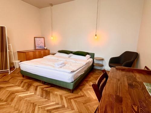 City Center Unirii Square Private rooms with City View - Shared Amenities 5