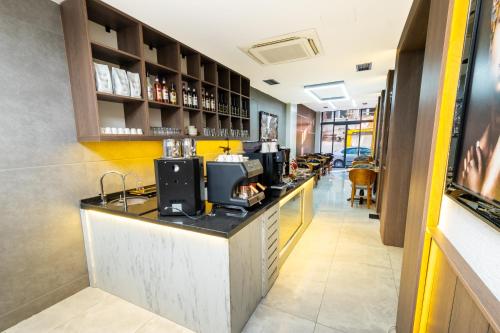 Luxury Life Suites - image 3