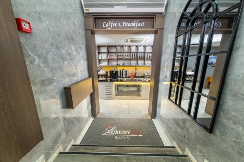 Luxury Life Suites - image 11