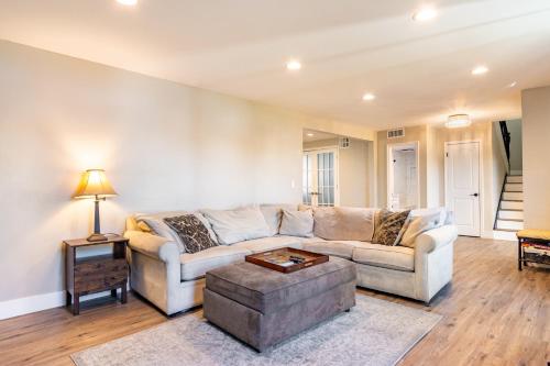 Spacious 4BR Retreat near Disneyland & Beaches in Placentia (Kalifornia)