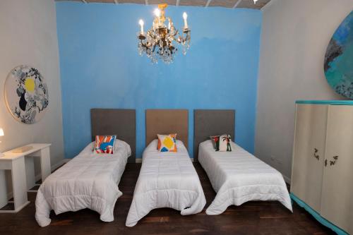 Double Room with Park View image 4
