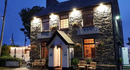 Viesnīcas āriene, B&B Glamping Bell Tents at The Ring Pub in Rhos-y-bol