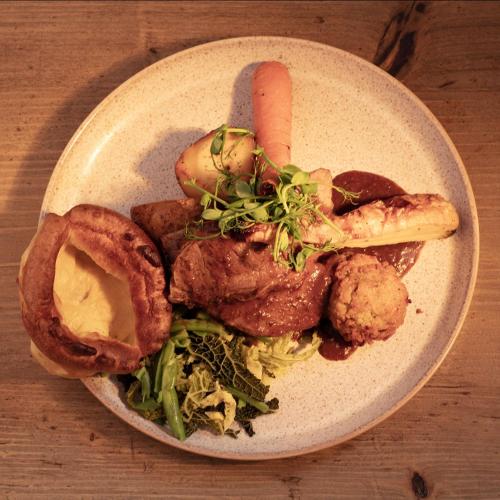 Ēdiens un dzērieni, B&B Glamping Bell Tents at The Ring Pub in Rhos-y-bol