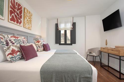Four-Bedroom House image 10