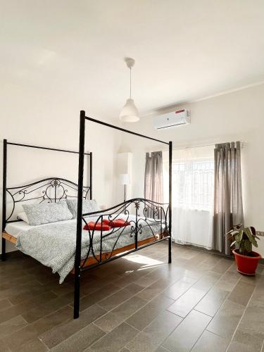 Weibdeh Viewpoint - Ground floor and rooftop