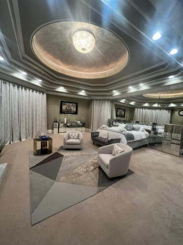 The Royal Palace of Atlanta in Southwest